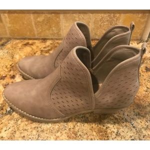 New Report Beige Booties NWOT Size 10